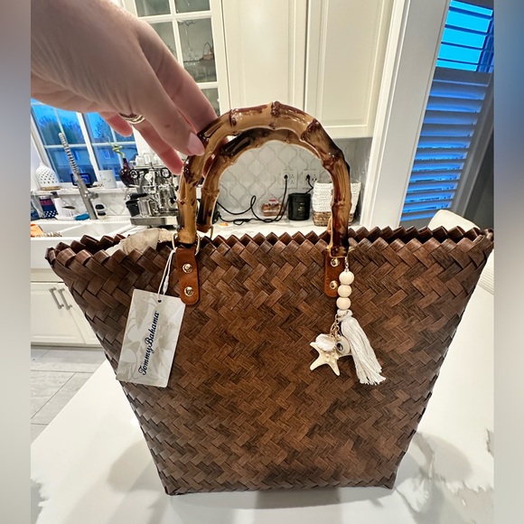 NWT Tommy Bahama summer bag with beach accent and tassel brown bamboo handles - Picture 2 of 9